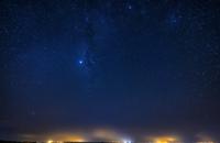 【画像素材】雨上がりの夜空に輝く星