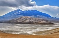 【画像素材】塩の層の隆起によって形成されたドーム状の山脈