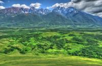 【画像素材】地平線まで連なるなだらかな山脈