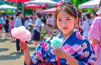 【画像素材】綿菓子を持った浴衣姿の女の子