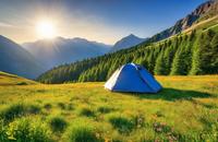 【画像素材】夏山でテントを張るキャンパー