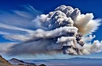 【画像素材】海抜高度が高い場所から見下ろした火山灰の噴煙